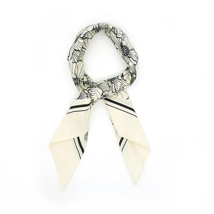 Ecru ziedu kokvilnas bandana S110