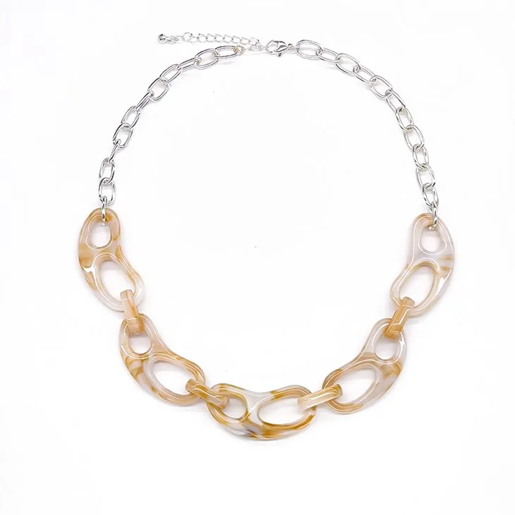 Sudraba treknā kaklarota